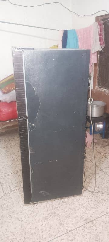 Dawalance refrigerator with complete accessories 3