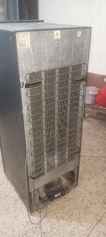 Dawalance refrigerator with complete accessories 4