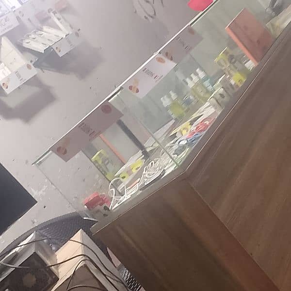 sman sale karna ha mobile ka asasri b ha or computer b ha do counter 0