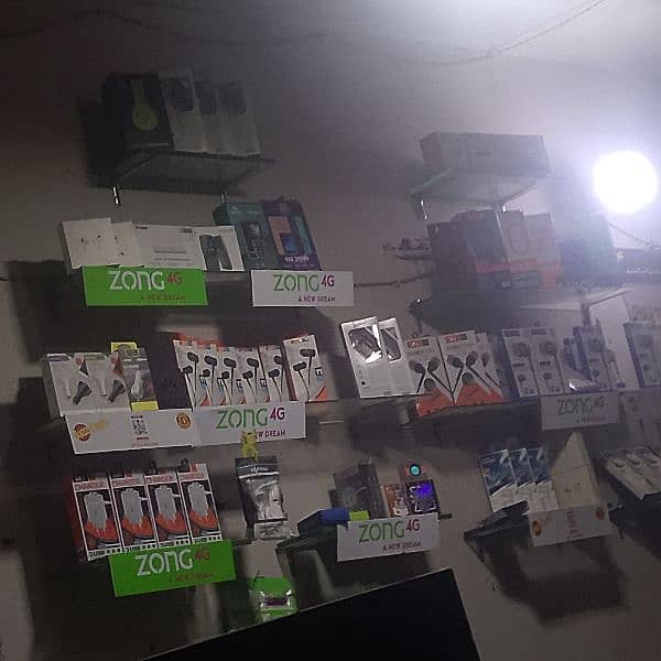 sman sale karna ha mobile ka asasri b ha or computer b ha do counter 1