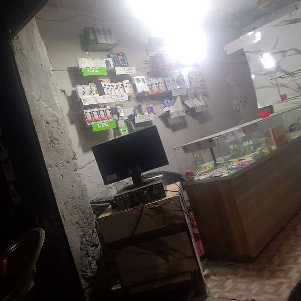 sman sale karna ha mobile ka asasri b ha or computer b ha do counter 2
