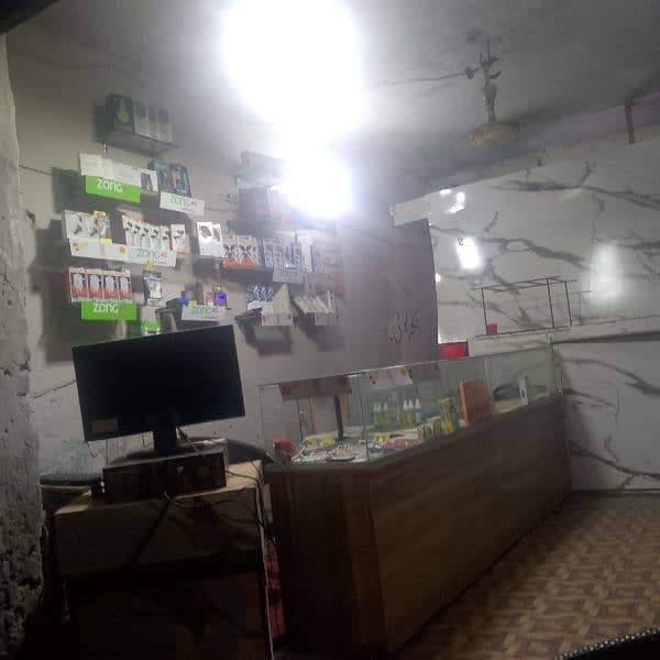 sman sale karna ha mobile ka asasri b ha or computer b ha do counter 3
