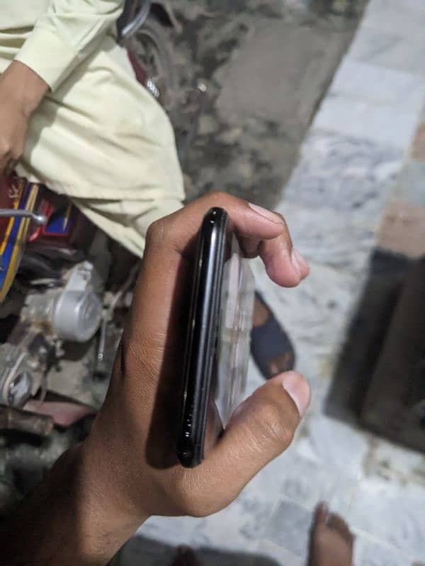 non pta hy Lekin glich sim chalti hy kabi kabi battery change 1