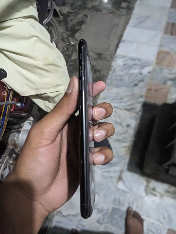 non pta hy Lekin glich sim chalti hy kabi kabi battery change 2