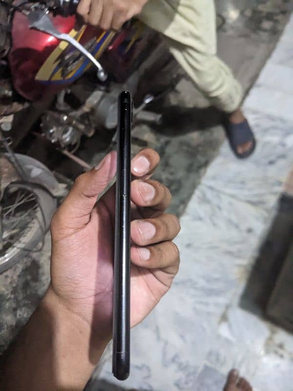 non pta hy Lekin glich sim chalti hy kabi kabi battery change 3
