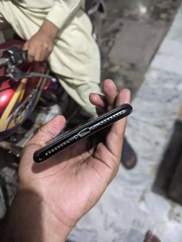 non pta hy Lekin glich sim chalti hy kabi kabi battery change 4