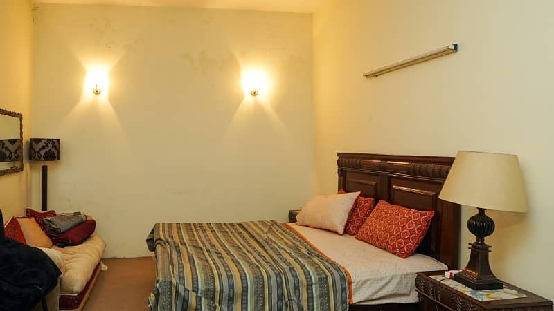 Block H-4,10 Marla House 13=4 Bed Tile Floor Single Kitchen 60 Ft Road 1