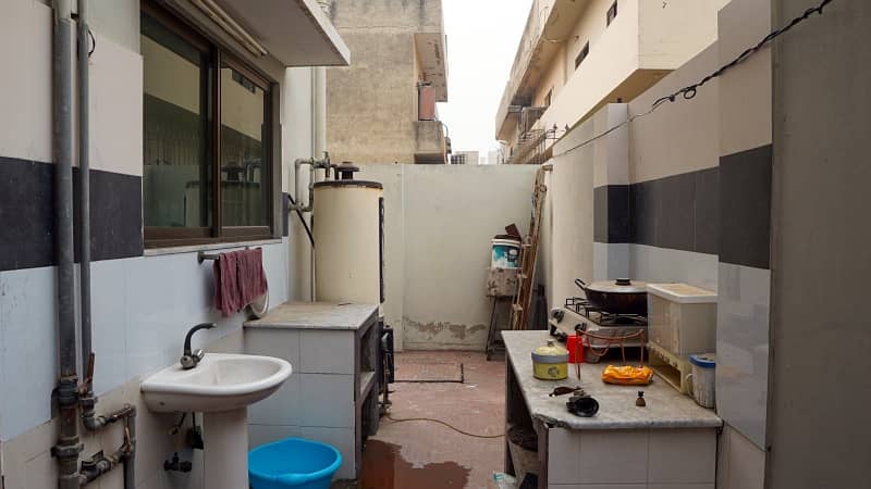 Block H-4,10 Marla House 13=4 Bed Tile Floor Single Kitchen 60 Ft Road 2