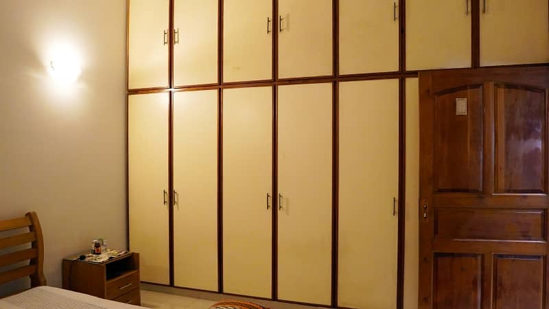Block H-4,10 Marla House 13=4 Bed Tile Floor Single Kitchen 60 Ft Road 5