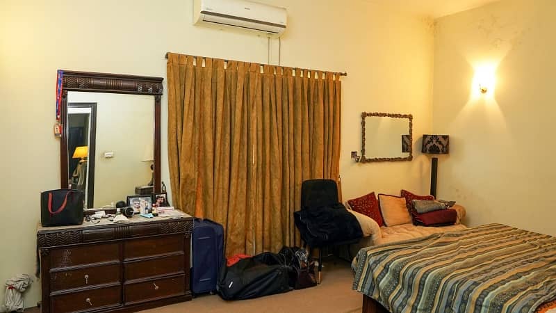 Block H-4,10 Marla House 13=4 Bed Tile Floor Single Kitchen 60 Ft Road 6