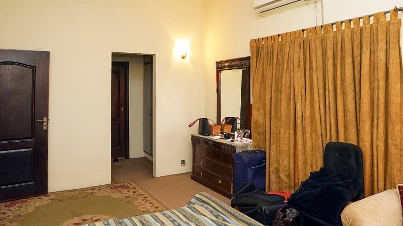 Block H-4,10 Marla House 13=4 Bed Tile Floor Single Kitchen 60 Ft Road 8