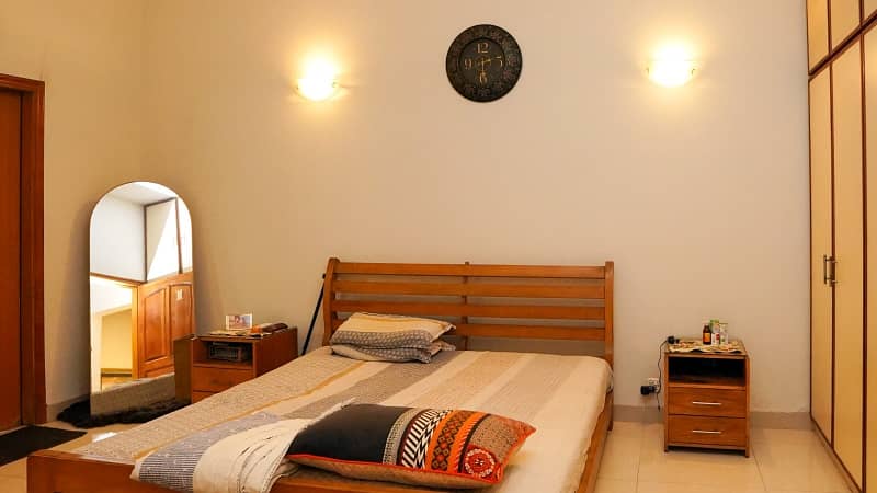 Block H-4,10 Marla House 13=4 Bed Tile Floor Single Kitchen 60 Ft Road 13