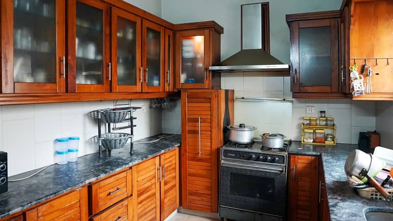 Block H-4,10 Marla House 13=4 Bed Tile Floor Single Kitchen 60 Ft Road 16