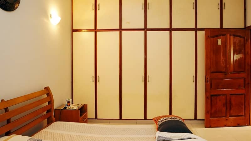 Block H-4,10 Marla House 13=4 Bed Tile Floor Single Kitchen 60 Ft Road 20