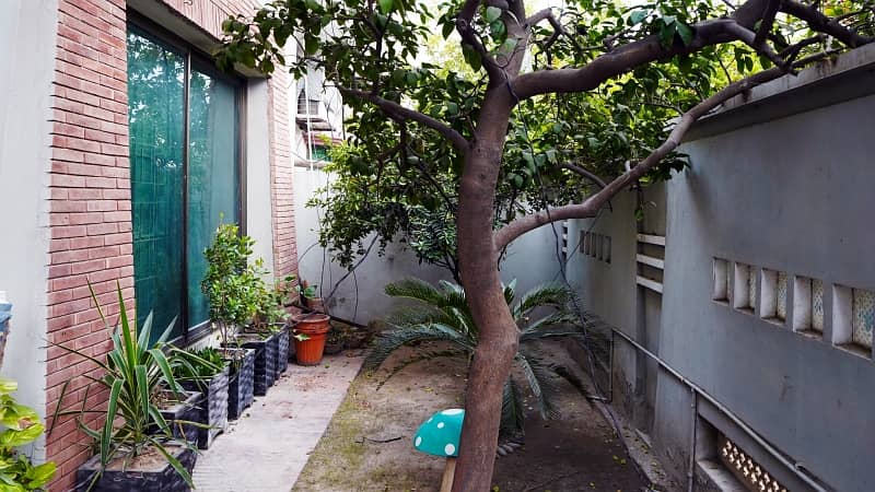Block H-4,10 Marla House 13=4 Bed Tile Floor Single Kitchen 60 Ft Road 31