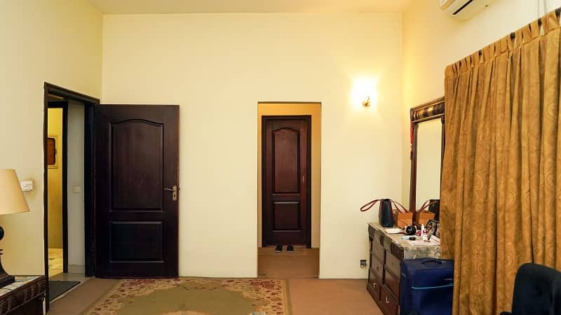 Block H-4,10 Marla House 13=4 Bed Tile Floor Single Kitchen 60 Ft Road 33