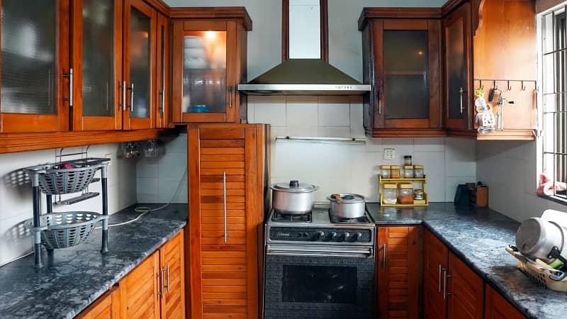 Block H-4,10 Marla House 13=4 Bed Tile Floor Single Kitchen 60 Ft Road 42