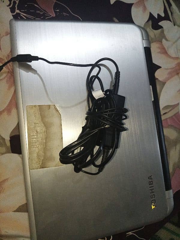 Laptop With 1GB AMD integrated graphics 9