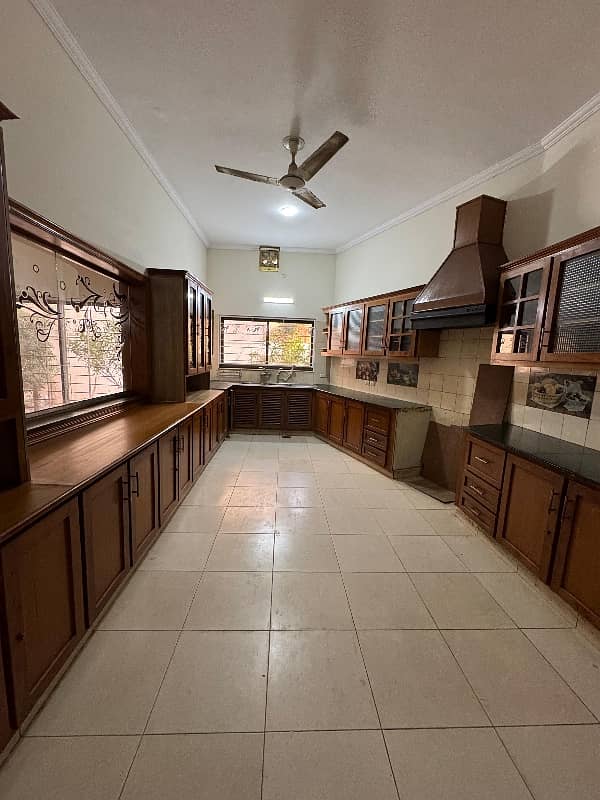 26 Marla House Tile Floor 6 Bed 9