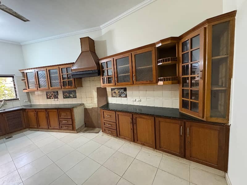 26 Marla House Tile Floor 6 Bed 10