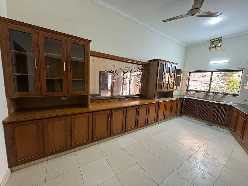 26 Marla House Tile Floor 6 Bed 11