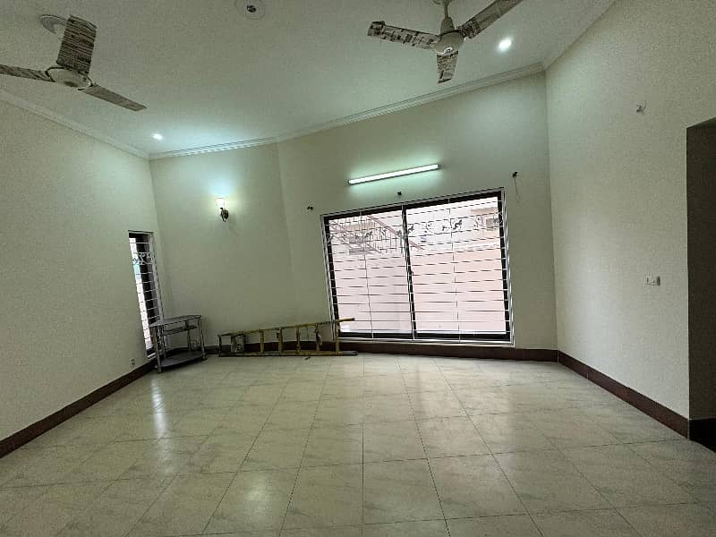 26 Marla House Tile Floor 6 Bed 13