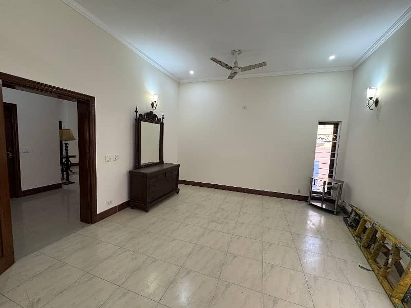 26 Marla House Tile Floor 6 Bed 14
