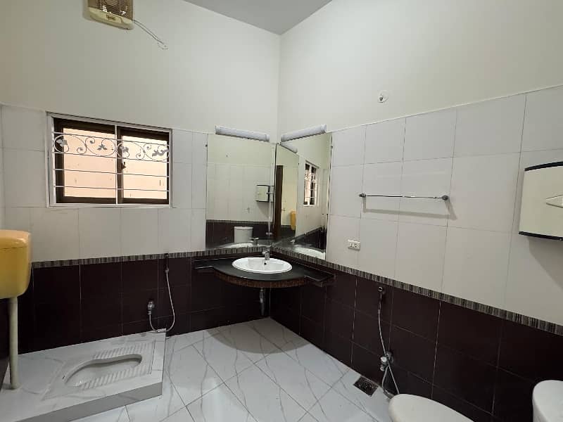 26 Marla House Tile Floor 6 Bed 18