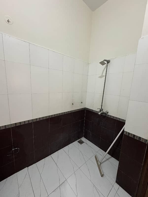 26 Marla House Tile Floor 6 Bed 19
