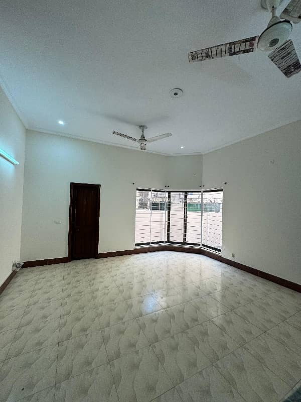 26 Marla House Tile Floor 6 Bed 20