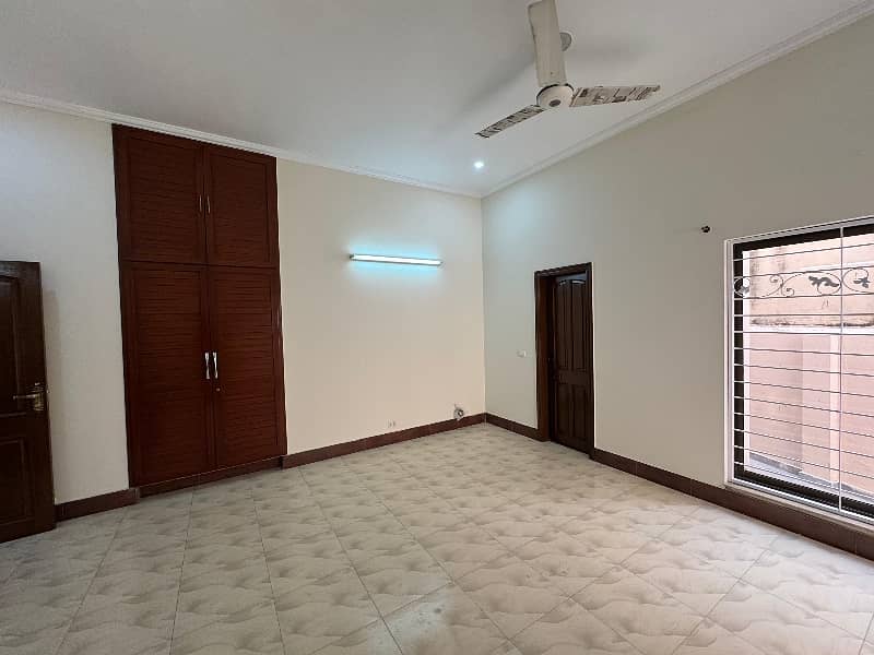 26 Marla House Tile Floor 6 Bed 21