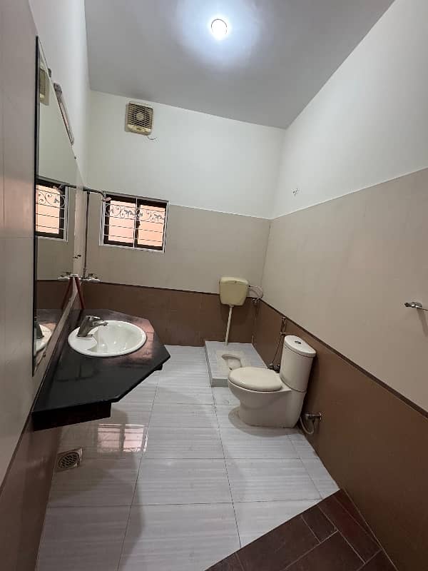 26 Marla House Tile Floor 6 Bed 22
