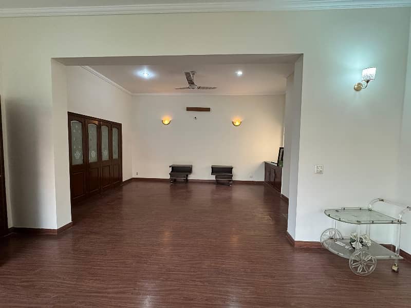 26 Marla House Tile Floor 6 Bed 24
