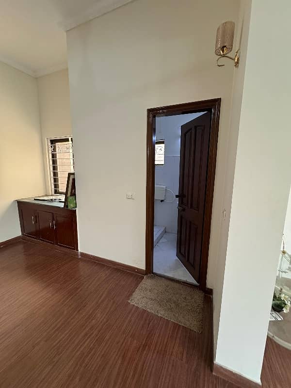 26 Marla House Tile Floor 6 Bed 28