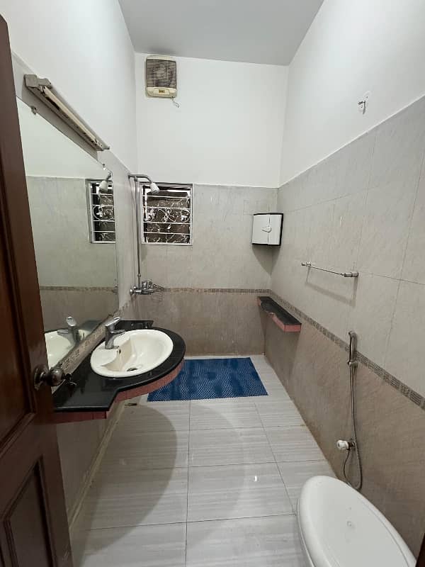 26 Marla House Tile Floor 6 Bed 31