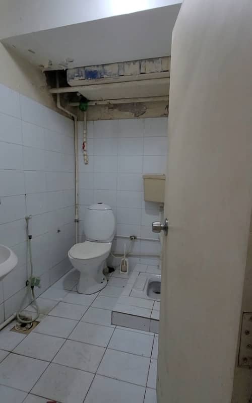 Sami furnished office for rent 700sqft in shahar e Faisal. 8