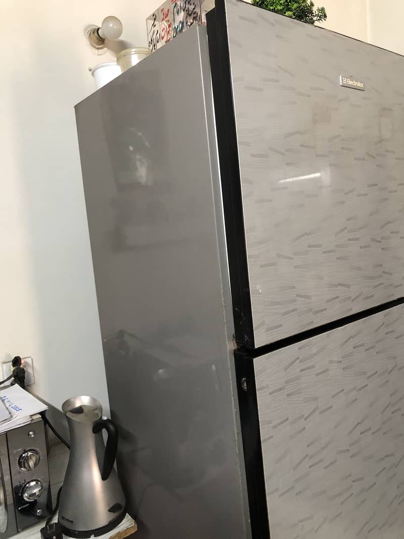 ELECTROLUX FRIDGE IN BEST WORKING CONDITION FULL SIZE 1