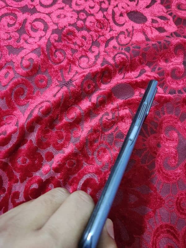 Infinix zero x Neo in 10/10 not single scratch 4