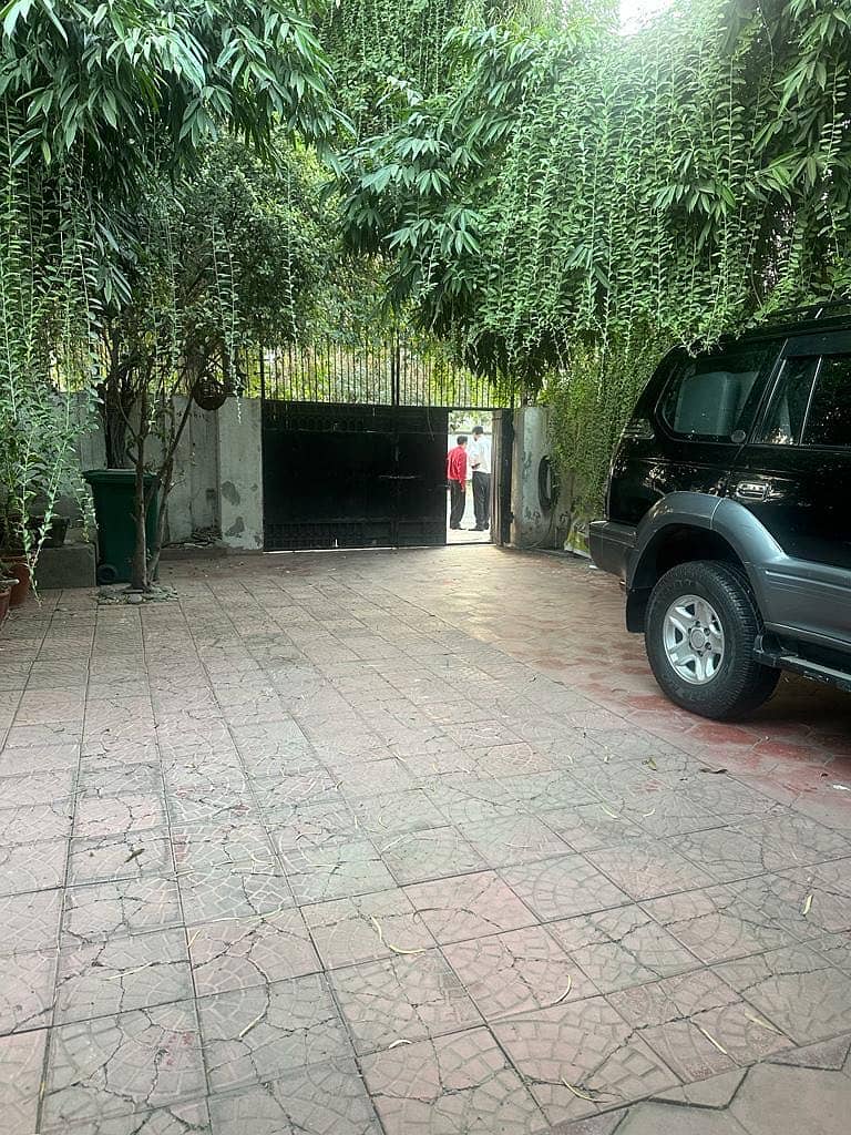 Model Town G Block 1 Kanal House with 25 feet Front 3 Bed Drawing Dining Tv Launch Kitchen Store Marble wooden floor ideal Location Easy access ,Near inner Circle 2