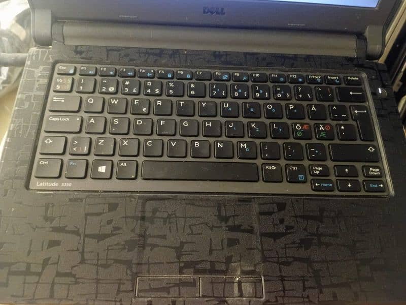 Dell Latitude 3350 1