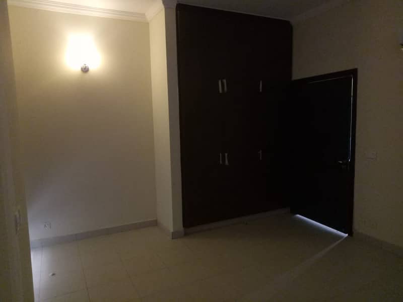 152 yards Bahria Home in Precinct 11A Heighted location available for rent 7