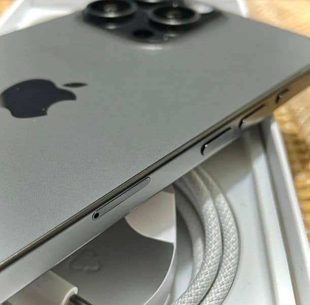 iphone 15 pro max 2