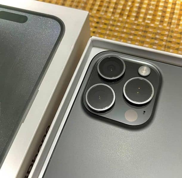 iphone 15 pro max 3