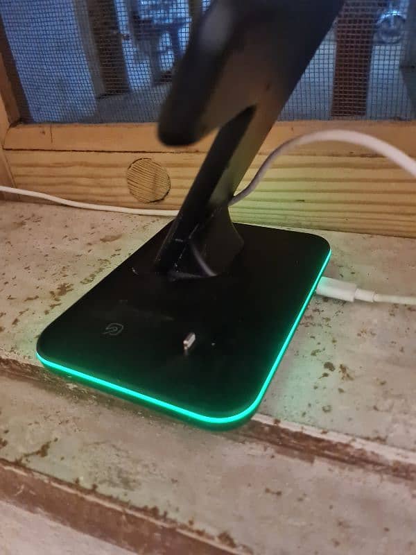 3 in one fast wireless charger 4