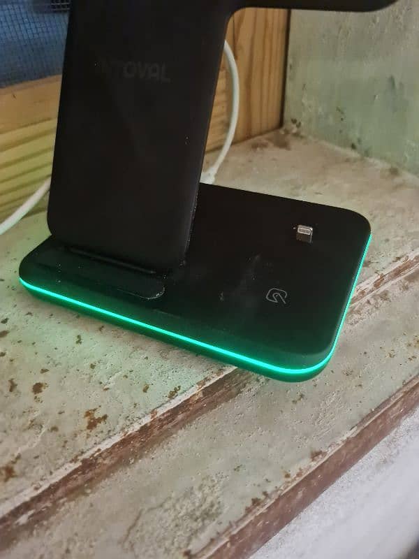 3 in one fast wireless charger 6