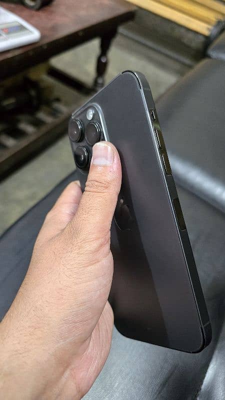 iPhone 14 Pro Max - LLA - 1TB - Black 3