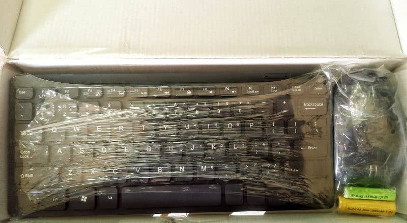 Mini Keyboard KM901 Wireless Keyboard & Mouse Set with Batteries 1
