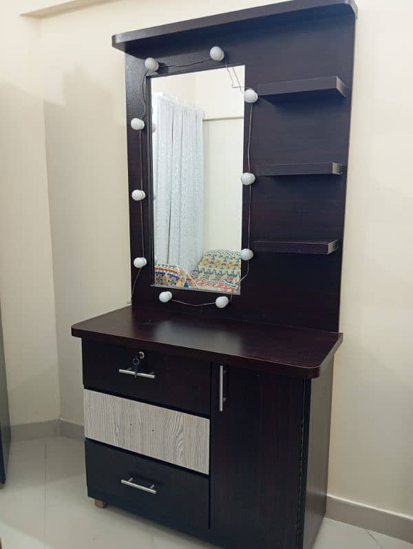Dressing Table for sale 0