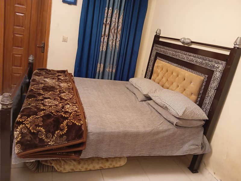 King Size Iron Bed with Mattress 0