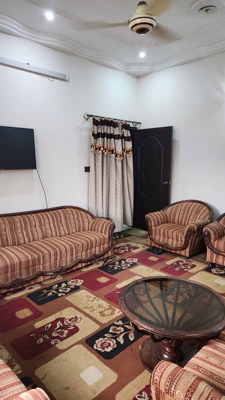 100ft road facing 240 Yards Corner Portion for Rent in Gulistan-e-Jauhar Block 3 near Kamran Chorangi 2